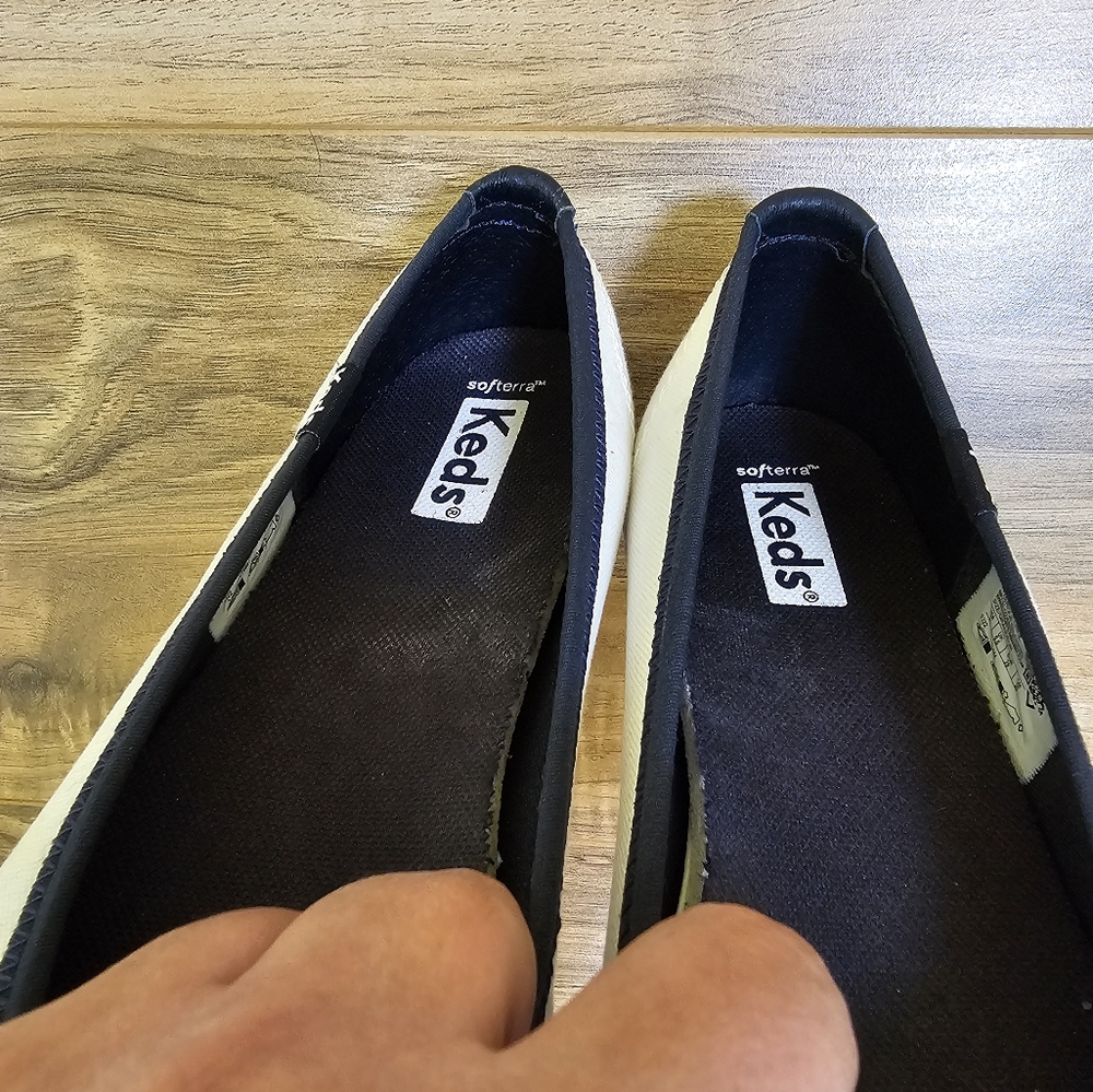 Keds flats, white/navy, size US 8 - Picture 13 of 13